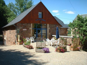 Grande maison conviviale à Saint-Côme-d'Olt avec jardin et cheminée